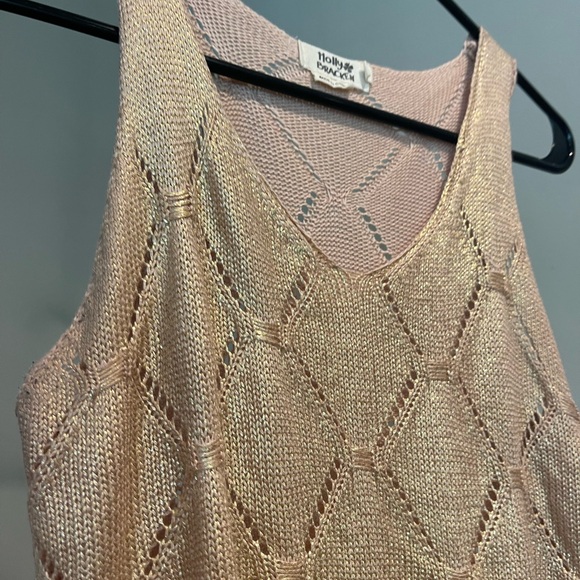 Tank - Picture 5 of 5